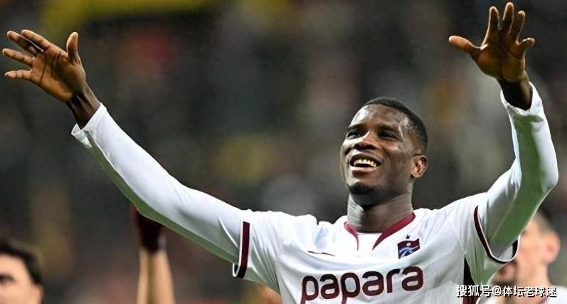 从比甲金靴到英超弃将，再到土超大杀器，2米锋霸屡次上演神仙球